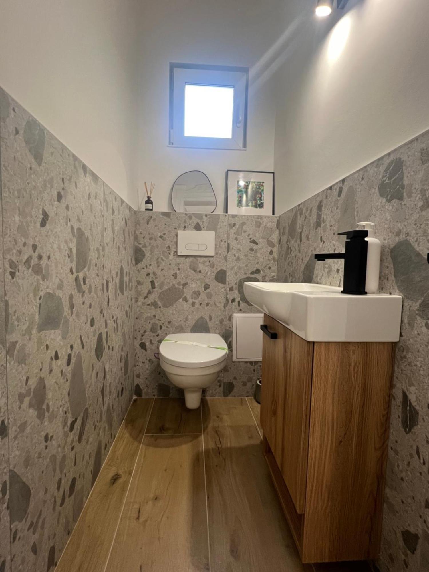 La Strada Apartment *